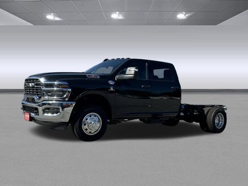 New 2025 RAM 3500 Tradesman w/ Chrome Appearance Group image 3