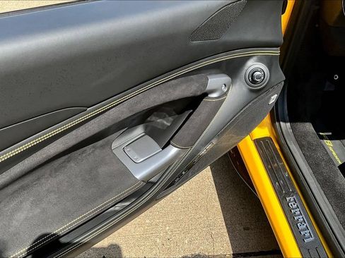 Used 2022 Ferrari F8 Tributo RWD image 30