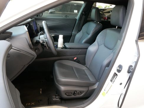 Used 2024 Lexus RX 350 FWD w/ Technology Package image 2
