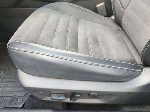 Used 2024 Mitsubishi Outlander AWD image 18