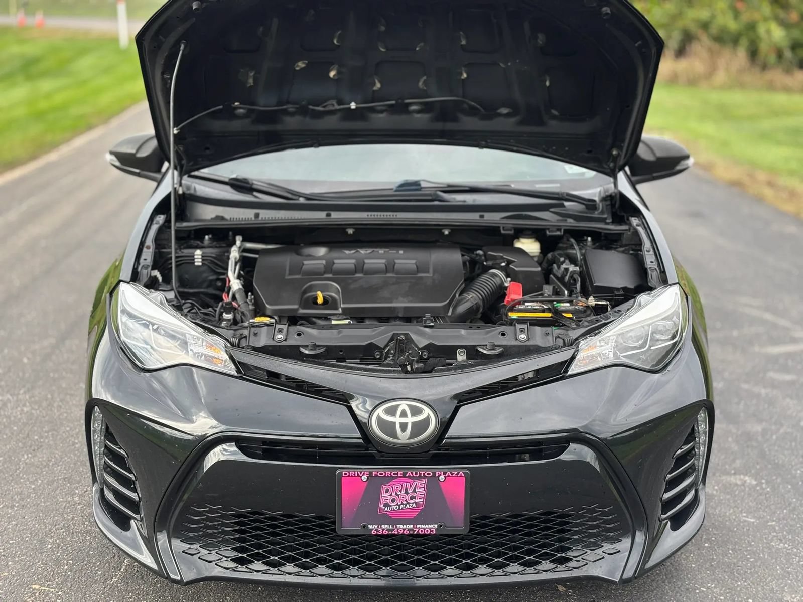 Used 2017 Toyota Corolla SE w/ Carpet Mat Package (TMS) FWD image 12