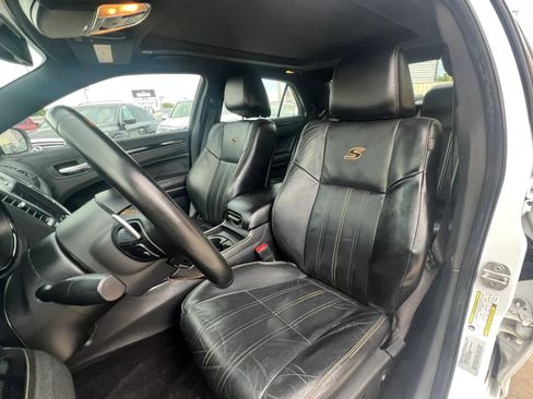 Used 2017 Chrysler 300 S w/ 300S Premium Group RWD image 20