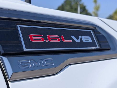 Used 2022 GMC Sierra 2500 AT4 w/ AT4 Premium Plus Package AWD/4WD image 9