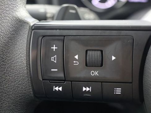 Used 2024 Nissan Rogue SV image 11