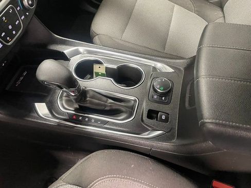 Used 2023 Chevrolet Traverse LT image 17