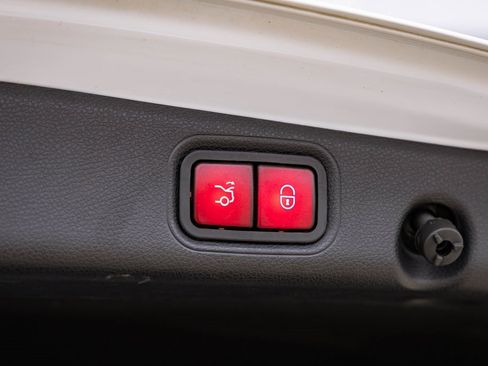 Used 2017 Mercedes-Benz E 43 AMG 4MATIC Sedan image 35