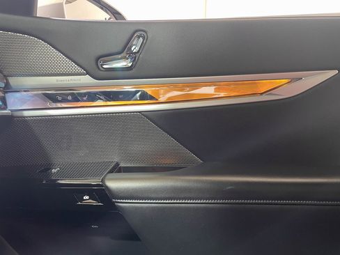 Used 2025 BMW 740i xDrive image 15