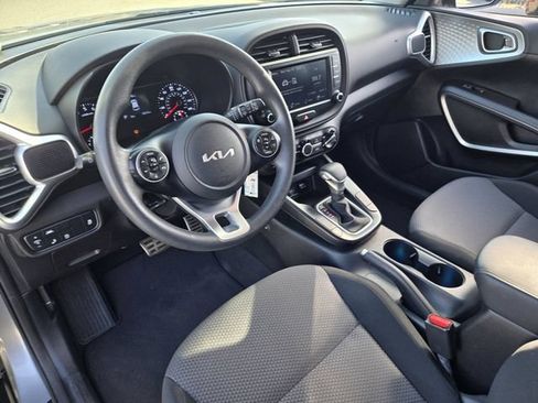 Used 2022 Kia Soul LX w/ Technology Package FWD image 10