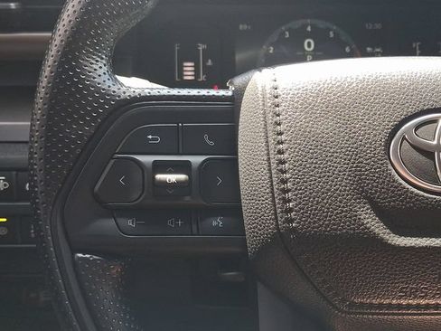 Used 2025 Toyota Tacoma SR5 AWD/4WD image 21