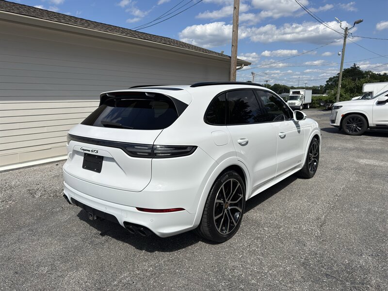 Used 2022 Porsche Cayenne GTS AWD/4WD image 9