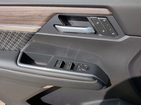 New 2026 GMC Acadia Denali w/ Super Cruise Package FWD image 12