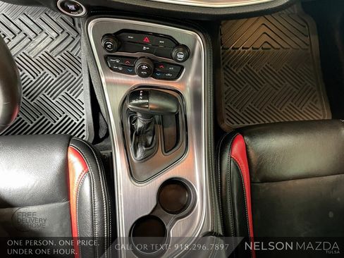 Used 2015 Dodge Challenger SXT image 27