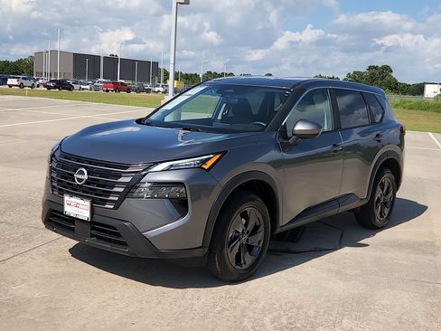 Used 2026 Nissan Rogue SV FWD image 9