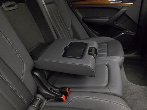 Used 2021 Audi Q5 e Premium w/ Convenience Package image 36