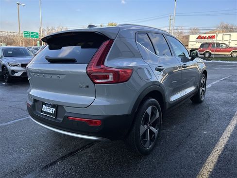 Certified 2024 Volvo XC40 B5 Plus image 8