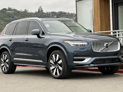 Certified 2025 Volvo XC90 T8 Plus w/ Protection Package image 10