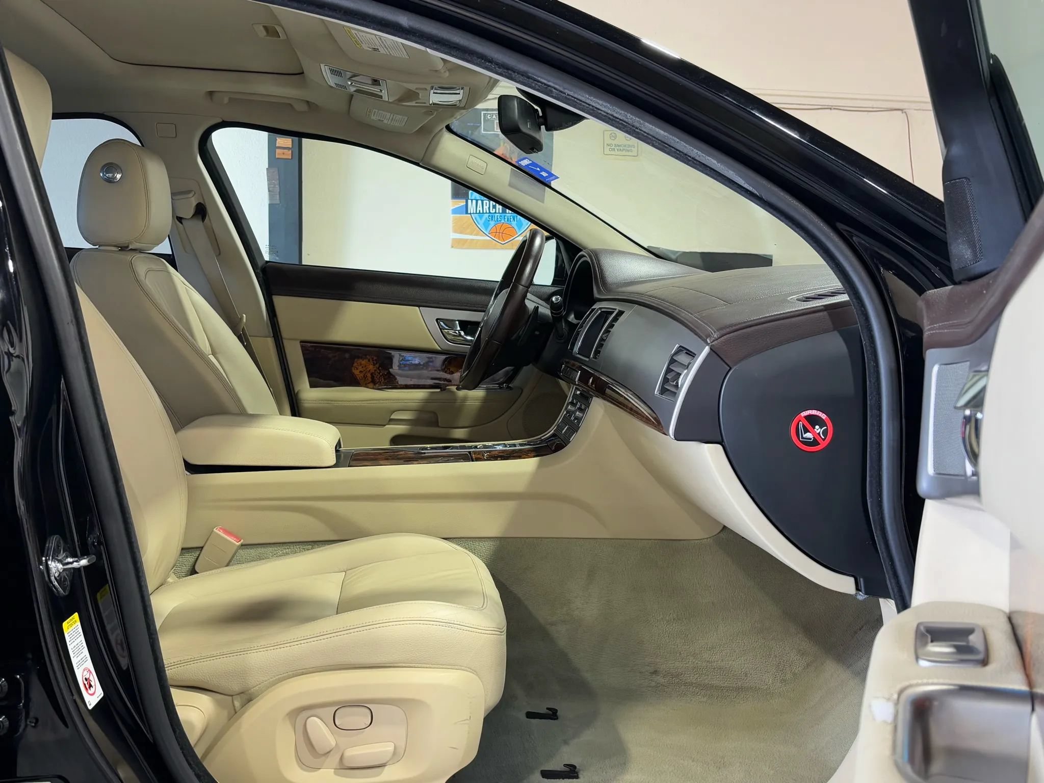 Used 2011 Jaguar XF RWD image 15