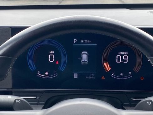 Used 2025 Hyundai Kona SEL FWD image 9