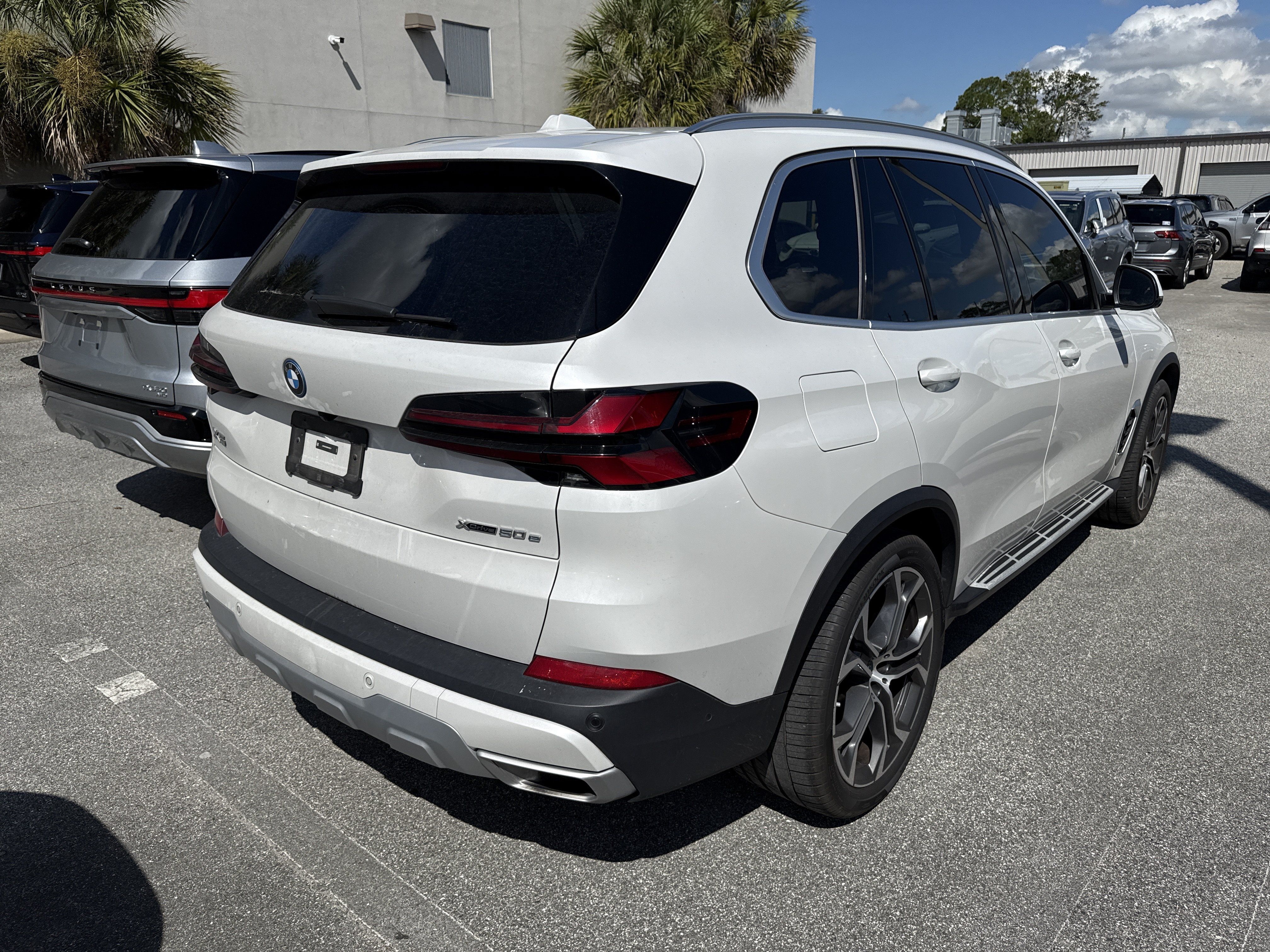 Used 2024 BMW X5 xDrive50e w/ Executive Package AWD/4WD image 4