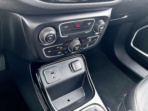 Used 2019 Jeep Compass Limited FWD image 29
