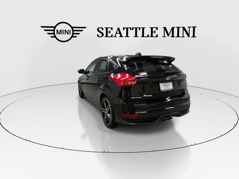 Used 2018 Ford Focus ST w/ Equipment Group 402A FWD image 9