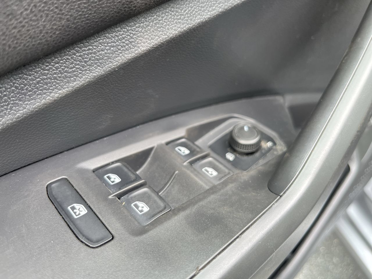 Used 2019 Volkswagen Jetta R-Line FWD image 3