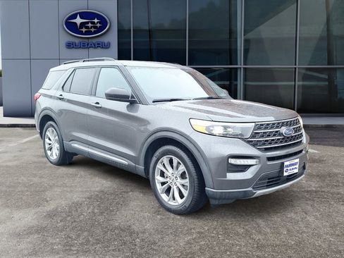 Used 2020 Ford Explorer XLT w/ Equipment Group 202A image 3