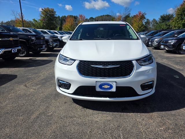 Used 2022 Chrysler Pacifica Touring-L FWD image 6