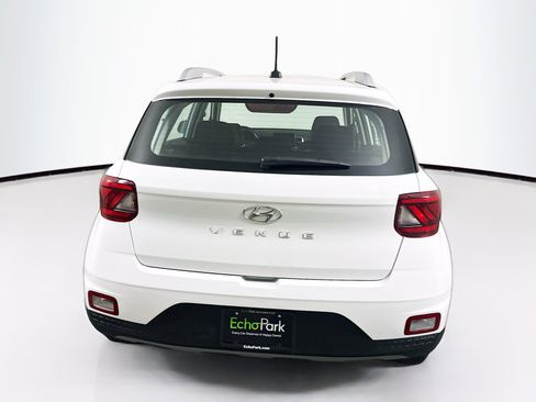 Used 2025 Hyundai Venue SEL image 7