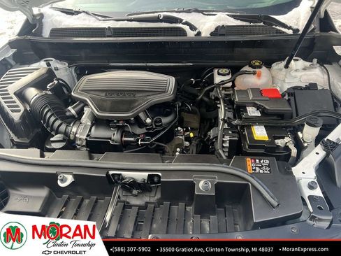 Certified 2023 GMC Acadia SLT w/ Preferred Package image 11