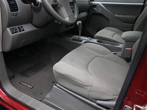 Used 2019 Nissan Frontier SV image 17