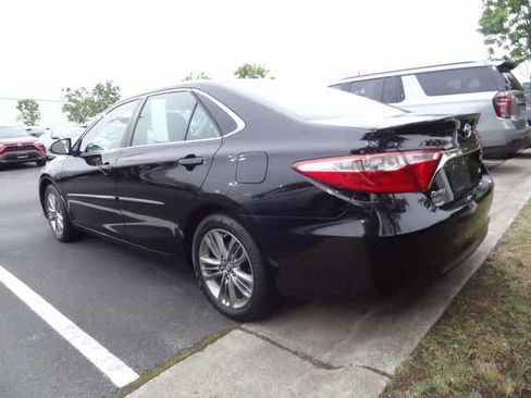 Used 2017 Toyota Camry SE w/ Protection Package (Q2) FWD image 7