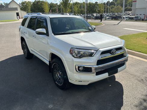 Used 2017 Toyota 4Runner Limited AWD/4WD image 2