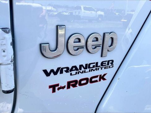 Used 2018 Jeep Wrangler Unlimited Sahara w/ LED Lighting Group AWD/4WD image 31