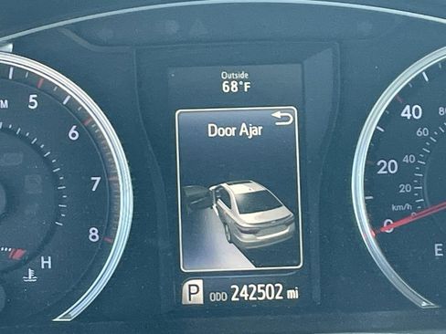 Used 2017 Toyota Camry SE image 9