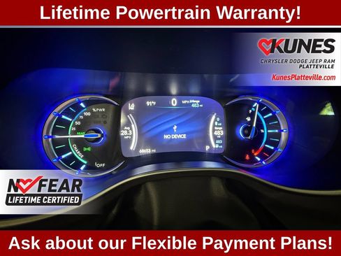 Used 2023 Chrysler Pacifica Touring-L FWD image 13