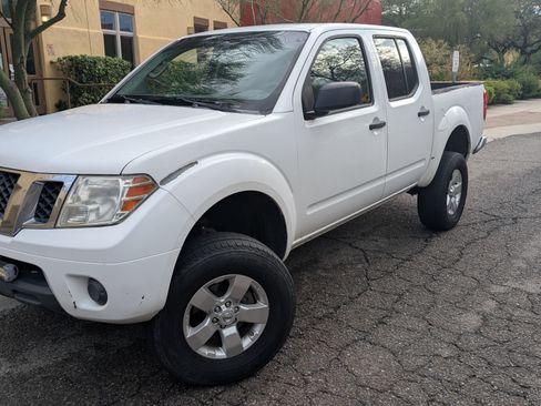 Used 2012 Nissan Frontier SV image 2