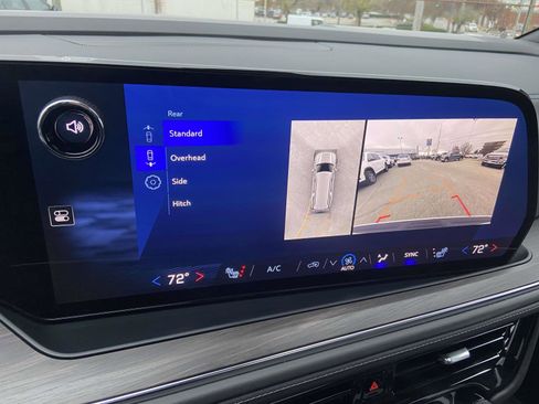 Certified 2025 Chevrolet Suburban Z71 w/ Comfort Package image 18