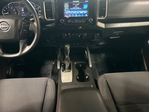Used 2022 Nissan Frontier SV image 4