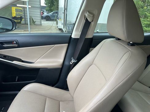 Used 2017 Lexus IS 200t RWD image 17