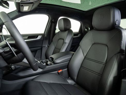 New 2026 Porsche Cayenne Coupe AWD/4WD image 5