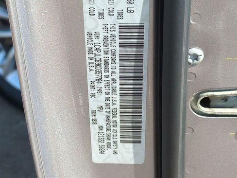 Used 2019 Jeep Cherokee Latitude w/ Popular Appearance Group image 33