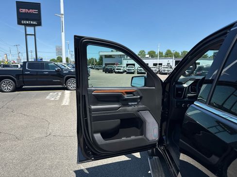 Used 2023 GMC Sierra 1500 Denali w/ Denali Reserve Package AWD/4WD image 11