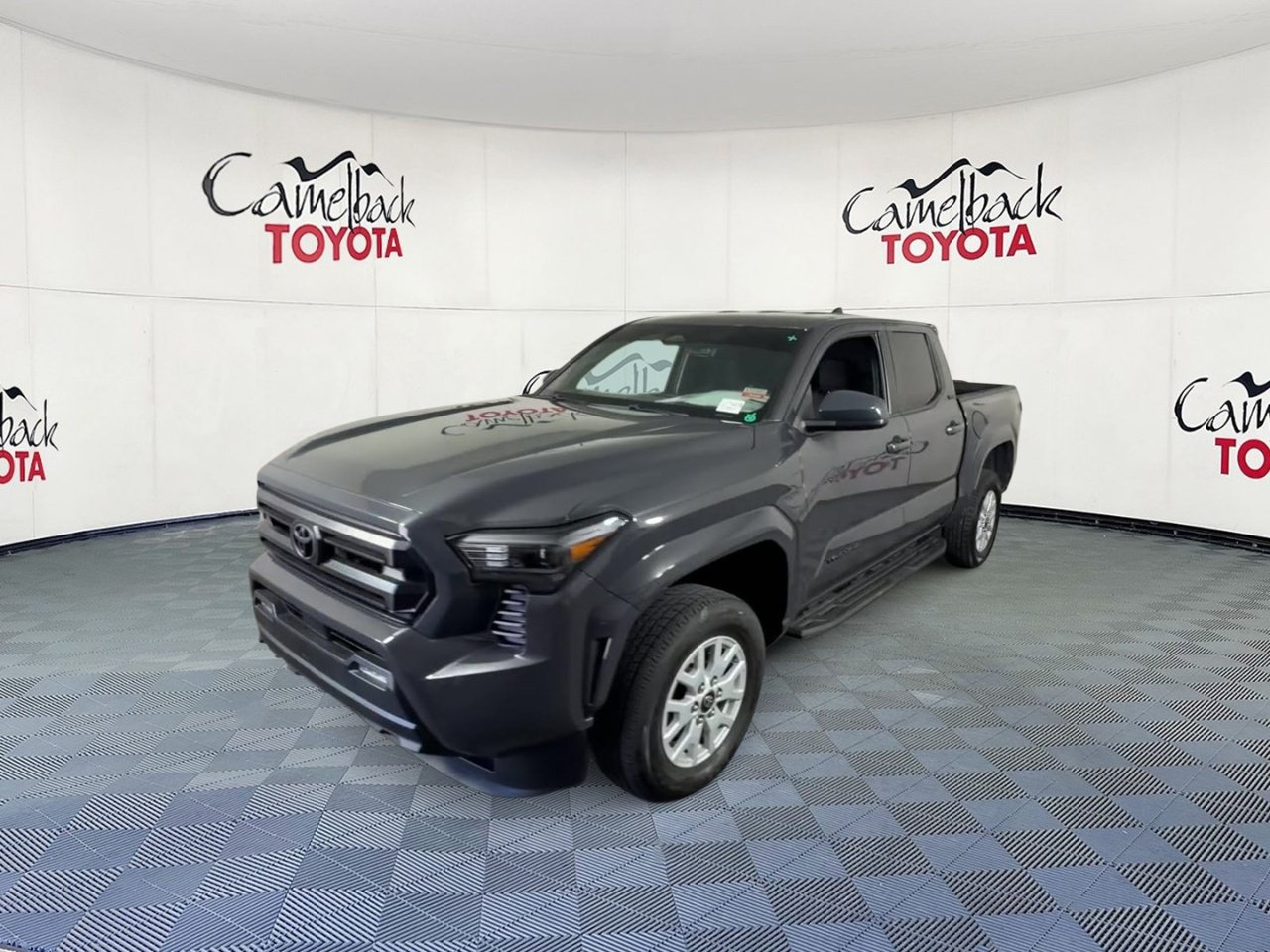 Used 2025 Toyota Tacoma SR5 AWD/4WD image 7