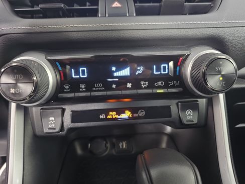 Used 2024 Toyota RAV4 XLE FWD image 26