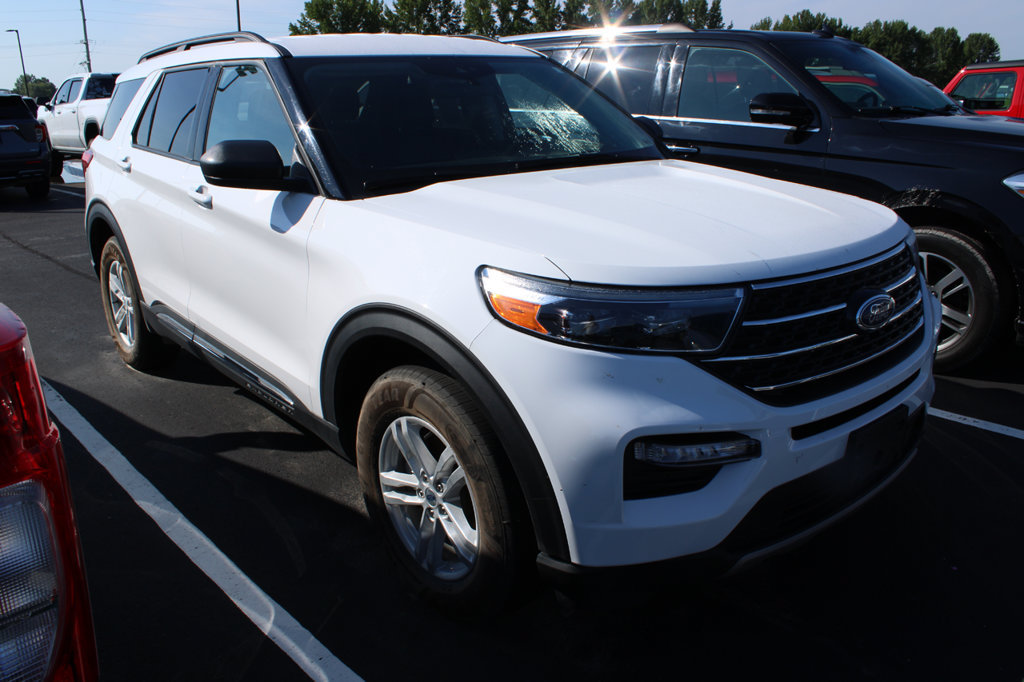 Used 2024 Ford Explorer XLT w/ Equipment Group 202A AWD/4WD image 2