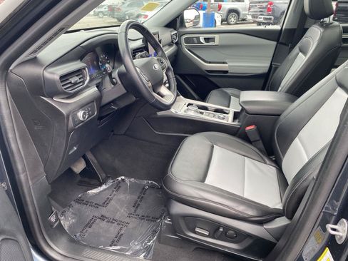 Used 2022 Ford Explorer XLT w/ Equipment Group 202A AWD/4WD image 23