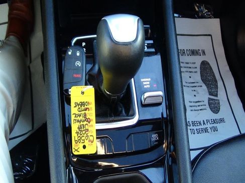 Certified 2024 Jeep Compass Limited w/ Sun and Sound Group image 33