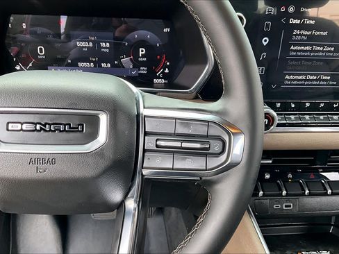 Used 2025 GMC Canyon Denali AWD/4WD image 25