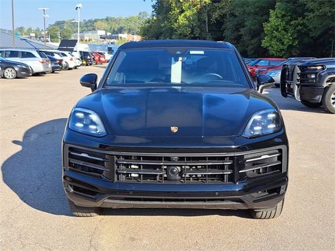Used 2024 Porsche Cayenne image 8